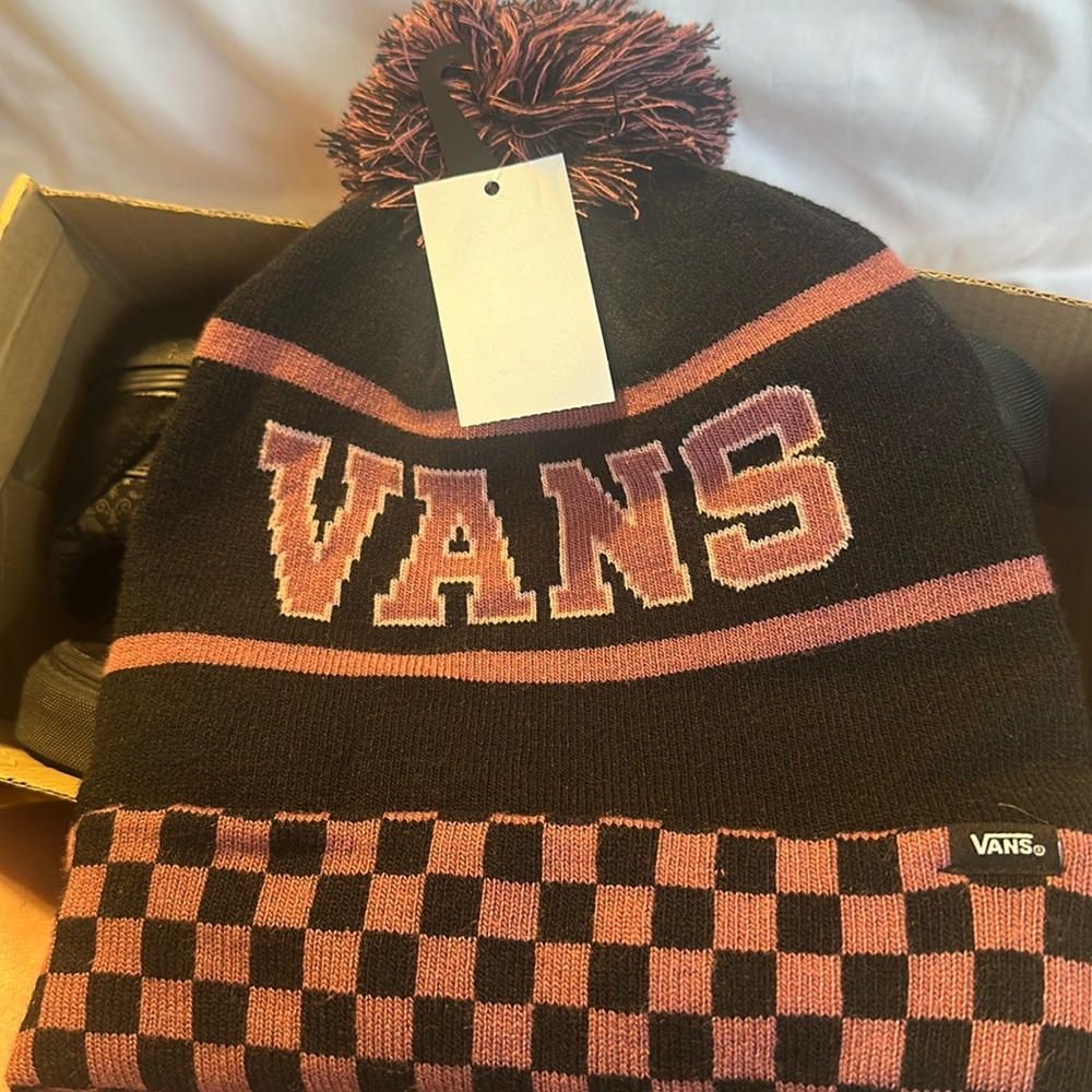Vans beanie! Pink and black!